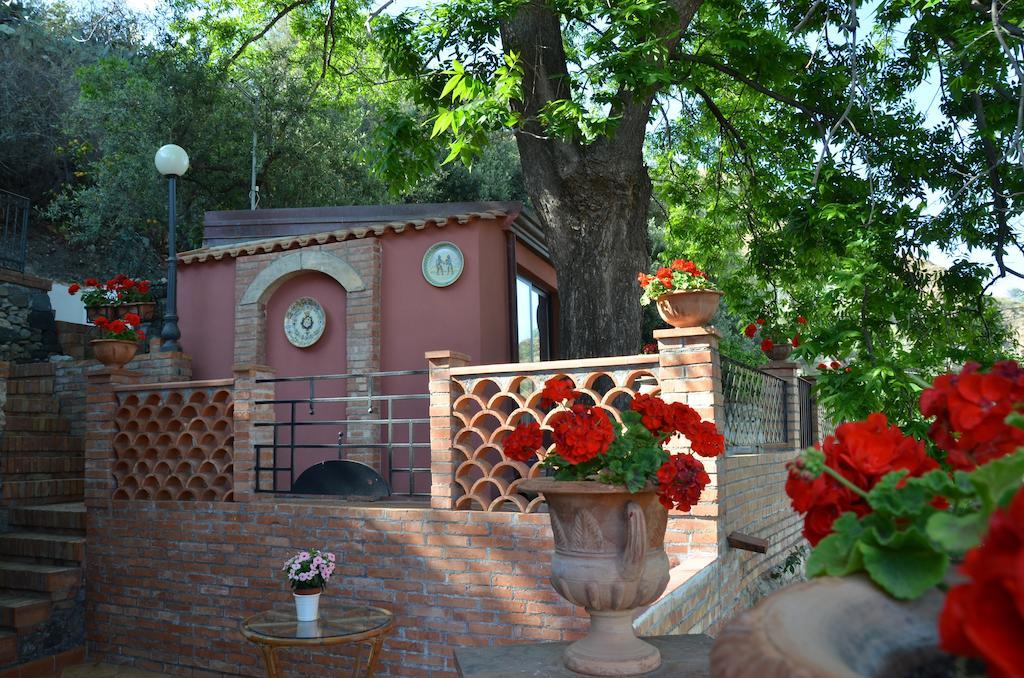 B&B Villa Vittoria Giardini Naxos Dış mekan fotoğraf